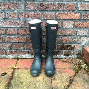 Hunter Original Tall Navy Matte Rain Boots, Size 6